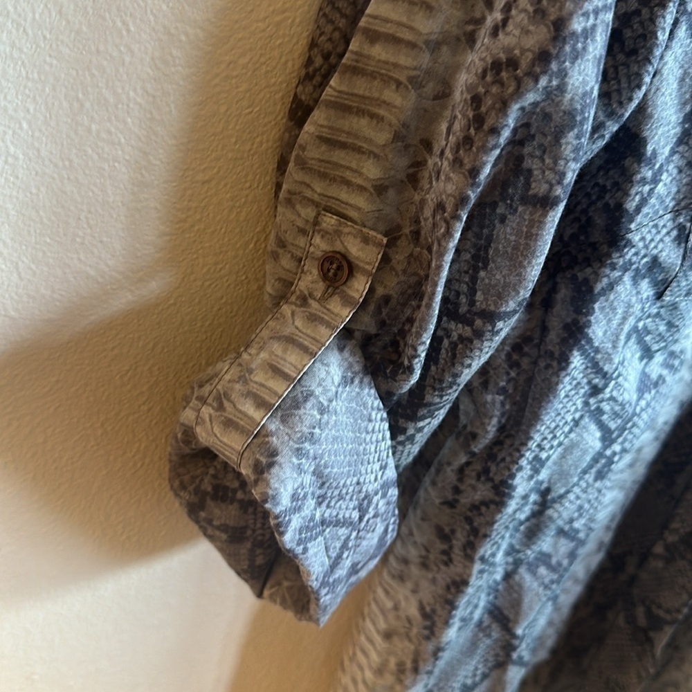 Michael Kors Button Up Shirt Size 12 Gray Black Animal Print Band Collar - Picture 4 of 13